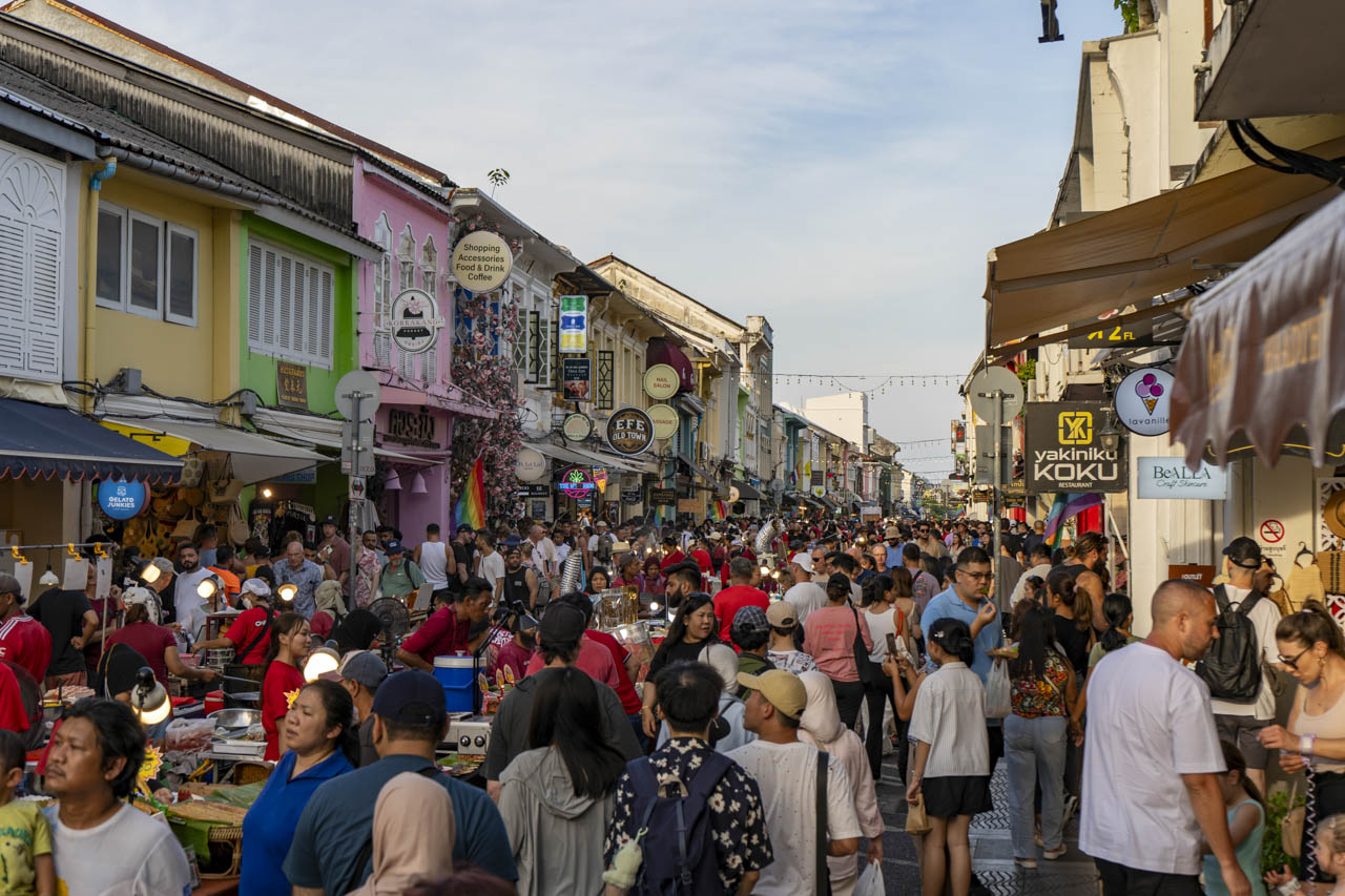 Lard Yai Market