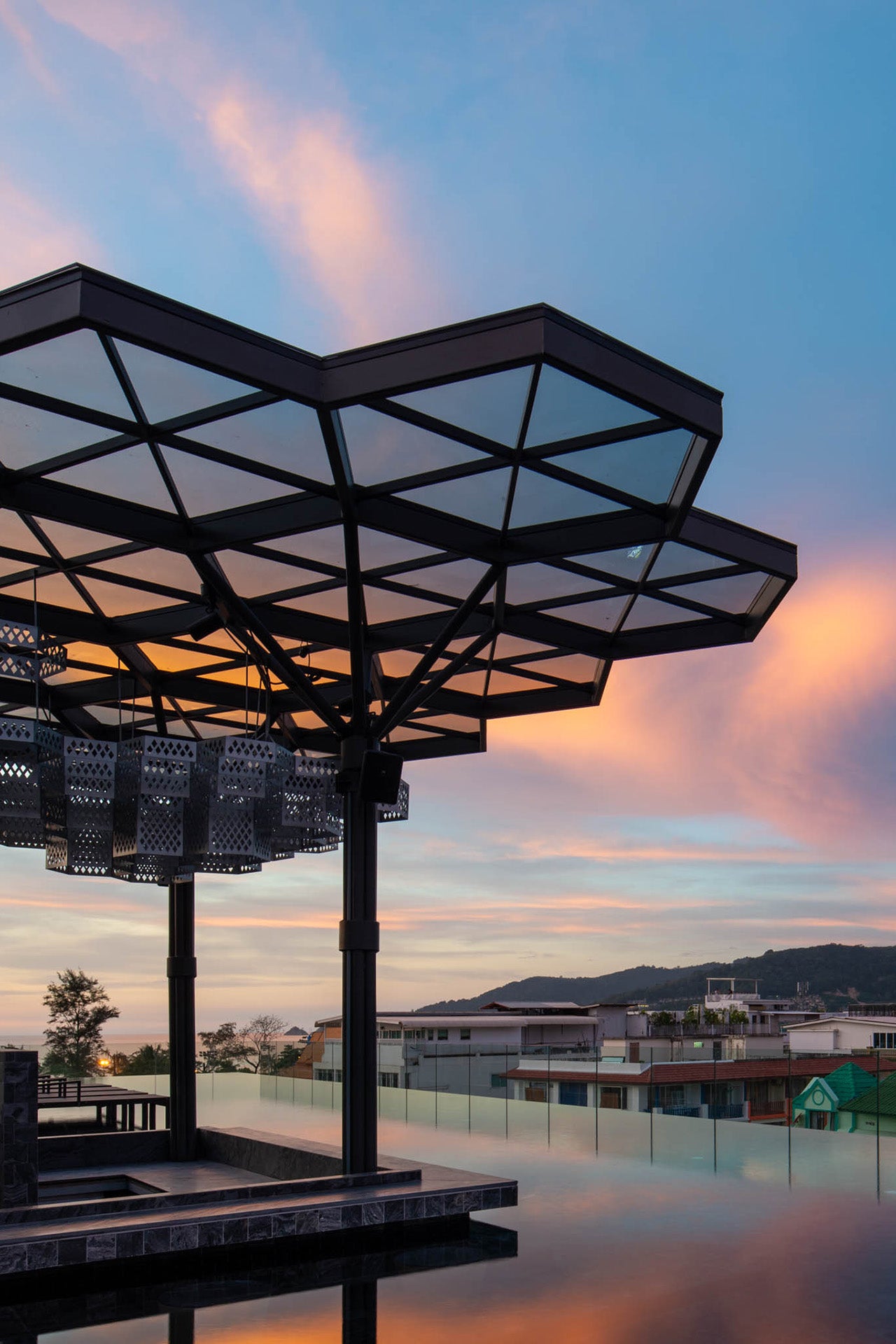 Cloud Nine Phuket — Rooftop lounge над Патонгом