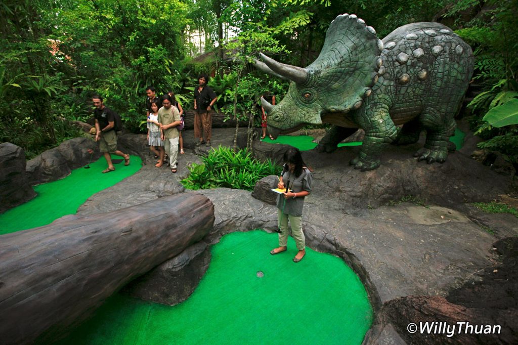 Dino Park Mini Golf — Мини-гольф с динозаврами на Пхукете