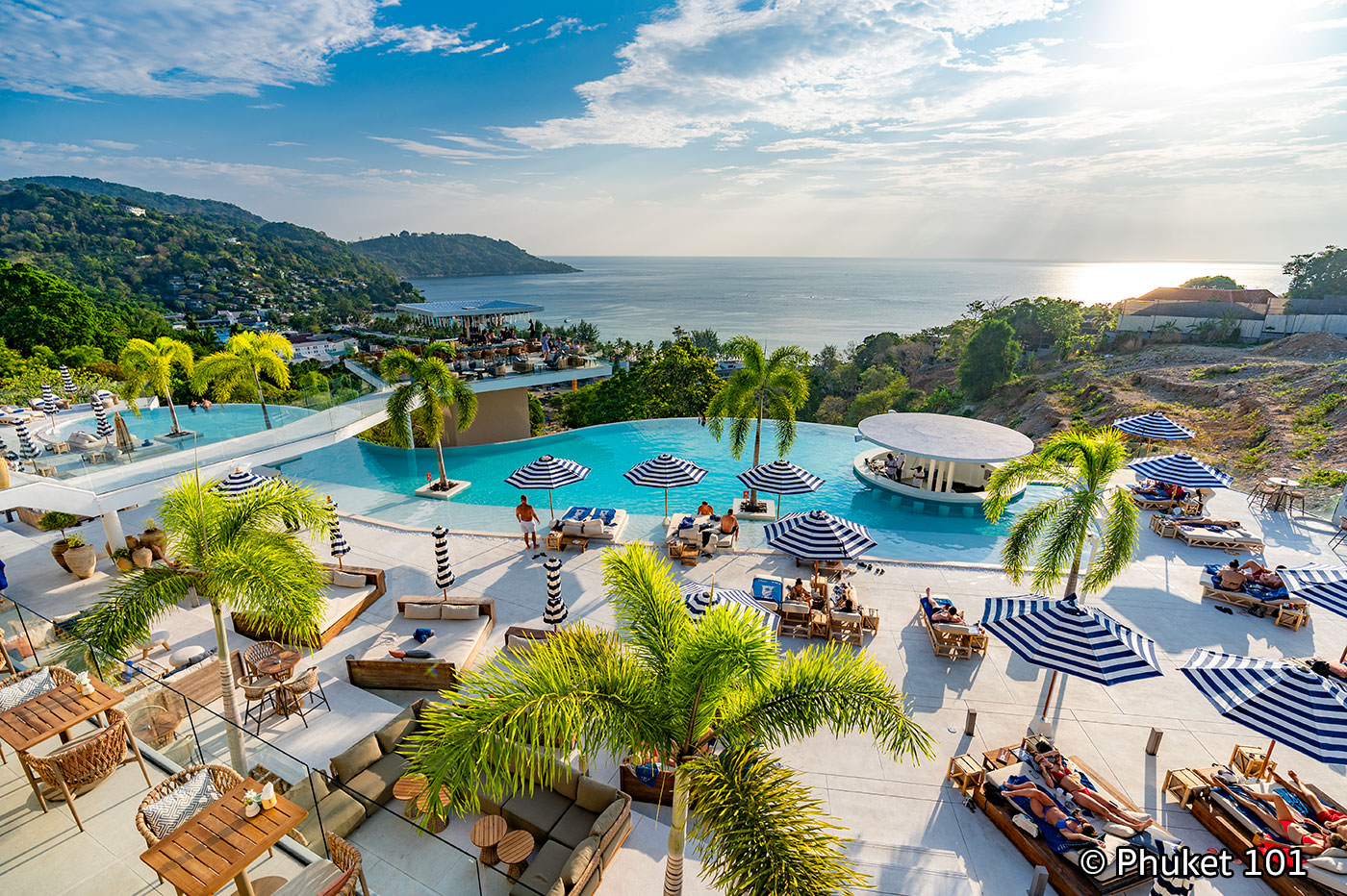 Fira Beach Club — Кусочек Санторини на пляже Сурин