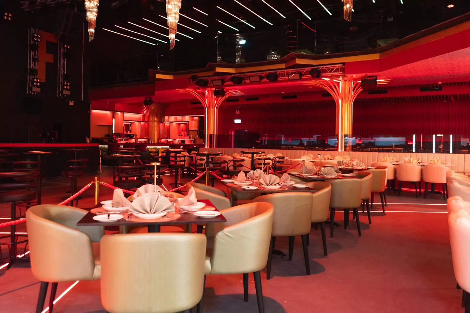 Flame Restaurant & Nightclub — Гастрофаер на Бангла Роуд