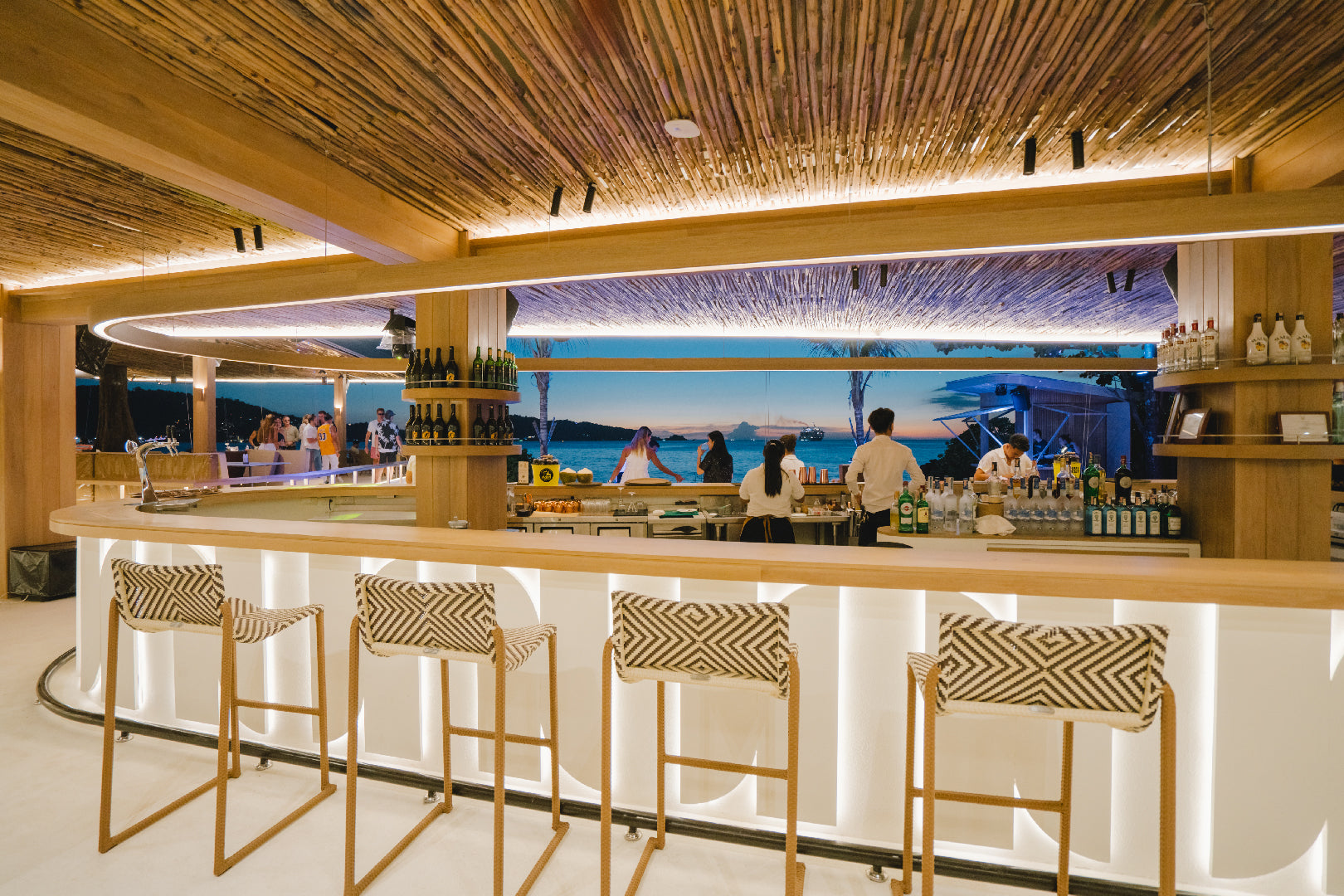 FUGA Beach Club — Атмосфера Miami в Сурине