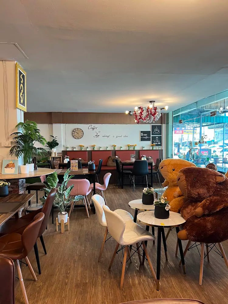 Intuch de’ cafe — Мини-зоопарк с капибарами и фламинго