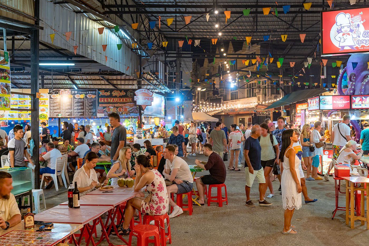 Kata Night Food Market — Ночной фуд-маркет Ката