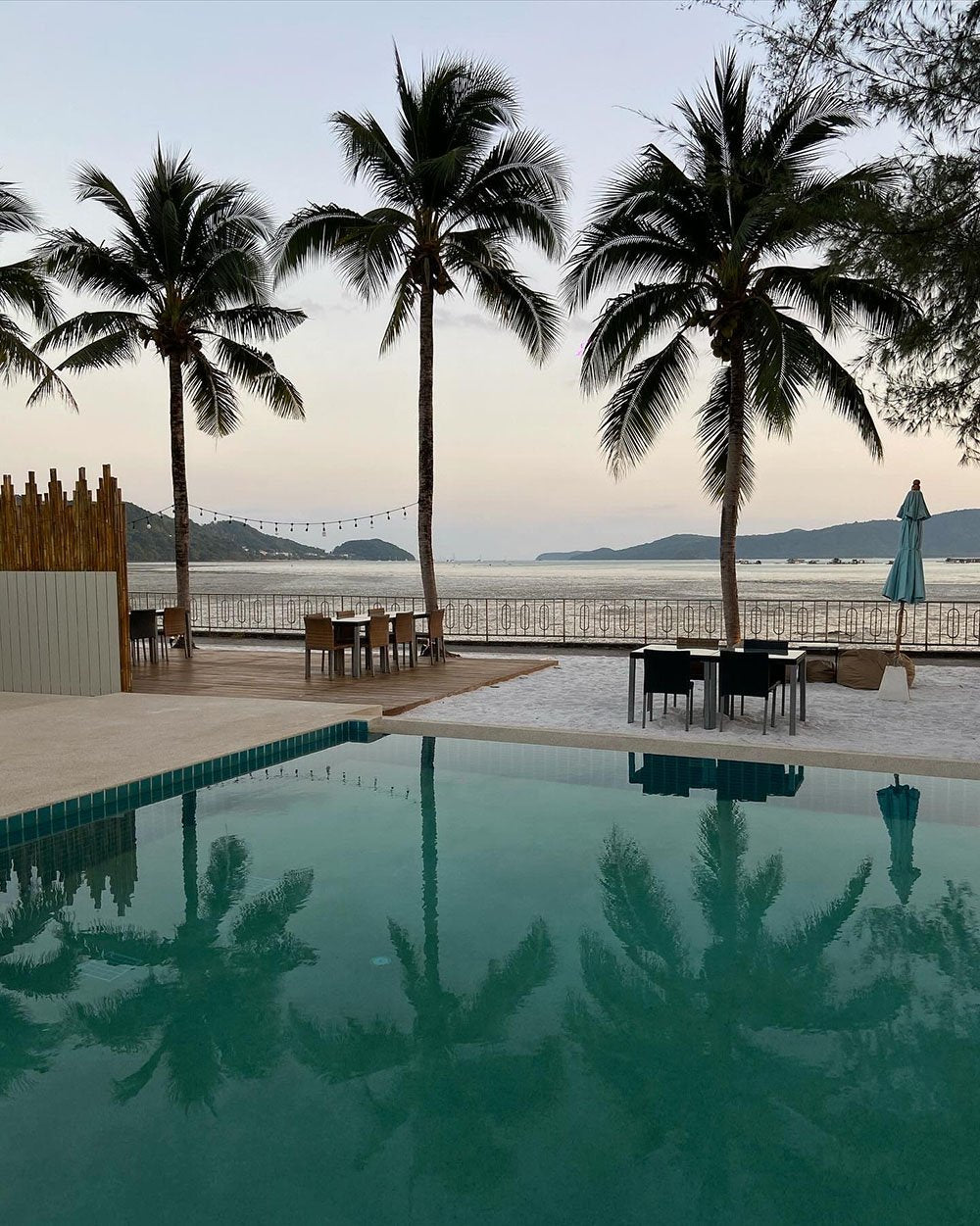 White Rabbit Beach Club — Wonderland на Чалонге
